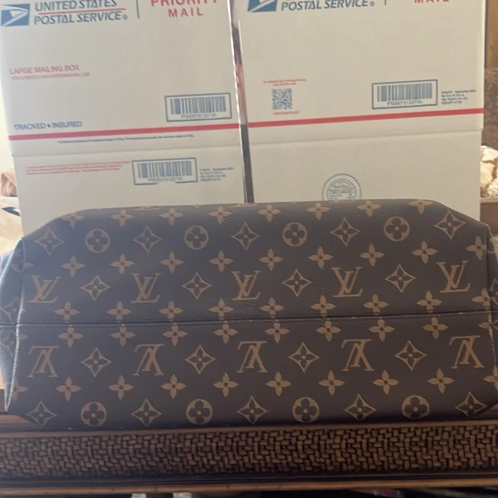 Beautiful Authentic Louis Vuitton Gracefull MM - Picture 13 of 16